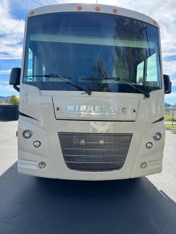 Winnebago Vista Image