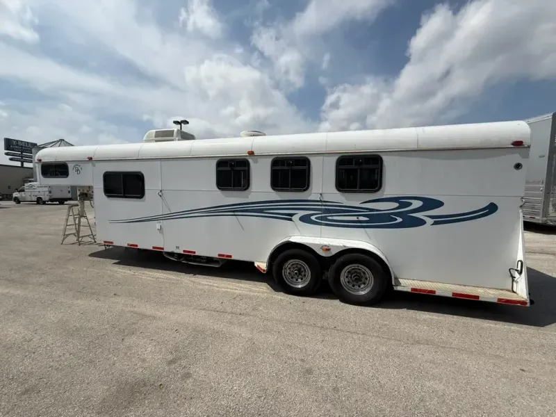 2003 Double D 3 horse trailer with LQ