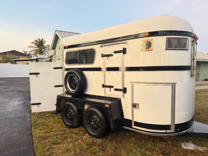 1987 Other Triggs 2h bumper pull straight load Horse & Livestock