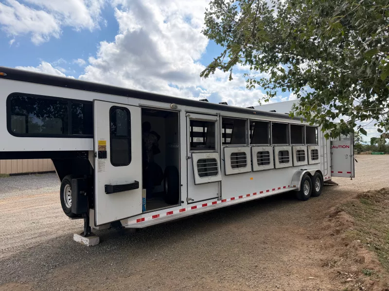 used Horse Trailers Sundowner Trailers  for sale, in Lamy, NM Thumbnail 5