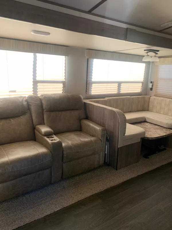used Travel Trailers Winnebago Minnie Plus for sale, in Corona, CA Thumbnail 4