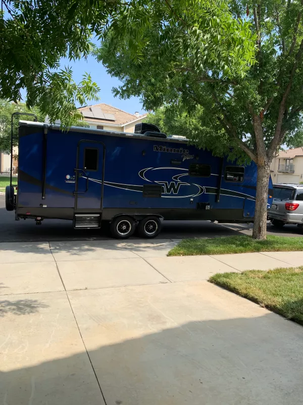 used Travel Trailers Winnebago Minnie Plus for sale, in Corona, CA Thumbnail 5