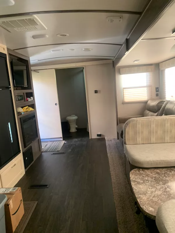 used Travel Trailers Winnebago Minnie Plus for sale, in Corona, CA Thumbnail 2