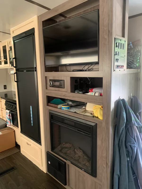 used Travel Trailers Winnebago Minnie Plus for sale, in Corona, CA Thumbnail 3
