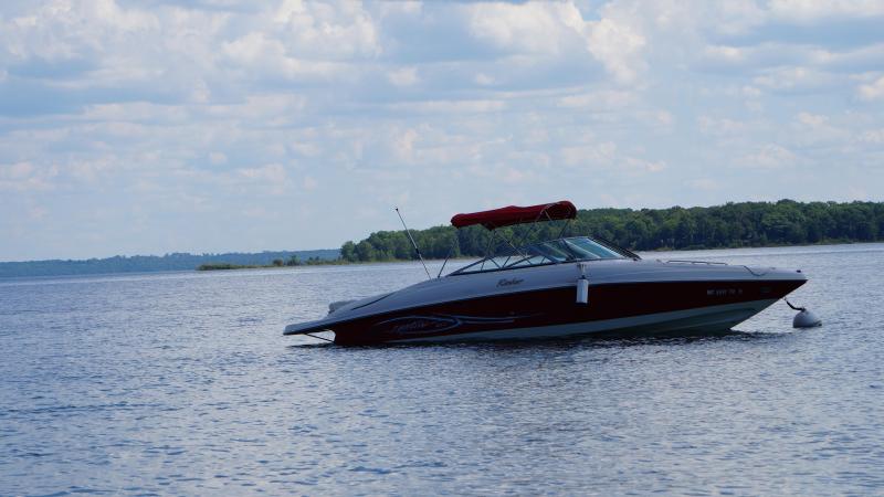 2005 Rinker 262 Captiva Bowrider 2005 Rinker 262 Captiva Bowrider