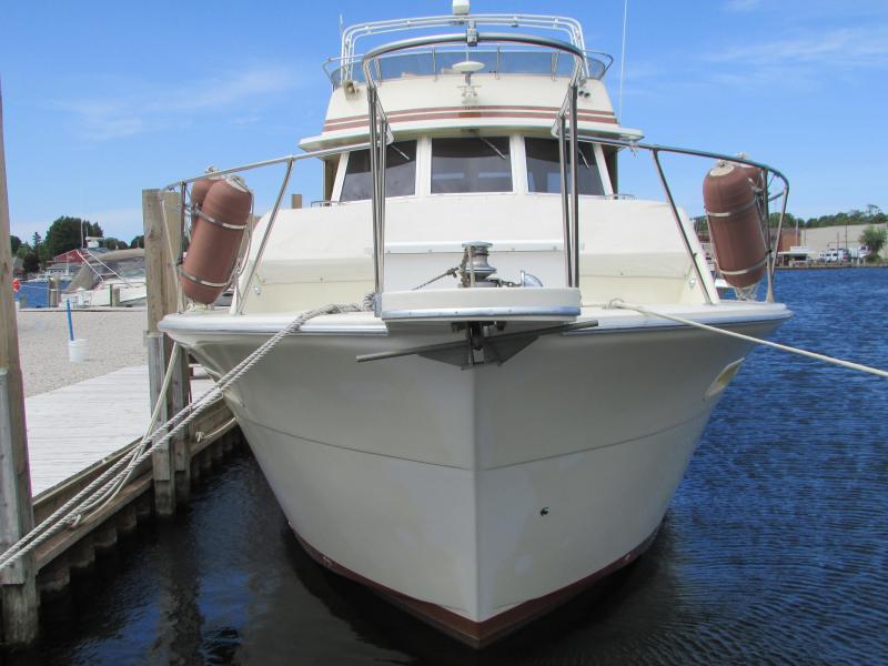 1984 Uniflite 46 Motor Yacht heated storage included until May of 2024