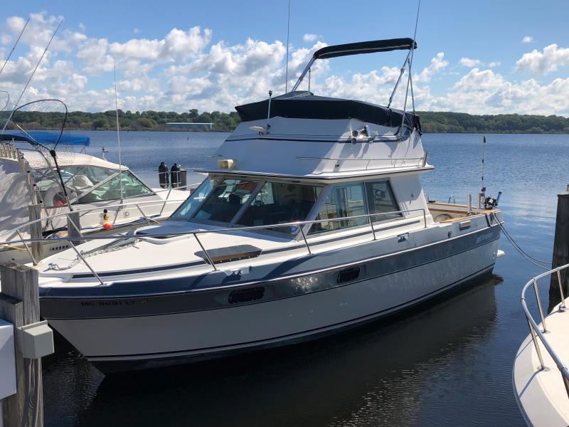 1986 Cruisers Yachts 298 Villa Vee 1986 Cruisers Yachts 298 Villa Vee