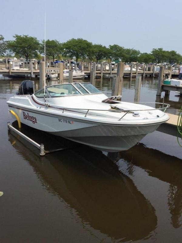 1988 Boston Whaler Temptation 2200 Marine Dealer in Michigan Shop