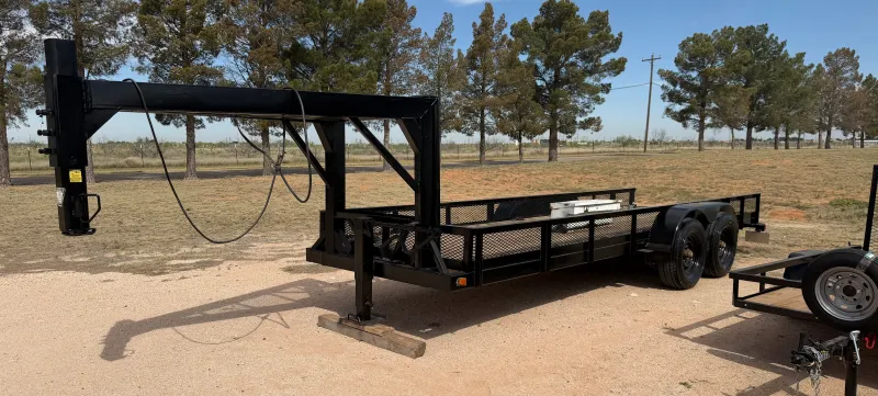 Super nice 20’ gooseneck flatbed with rails