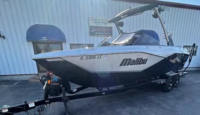 2022 Malibu 25LSV Ski/Wakeboard