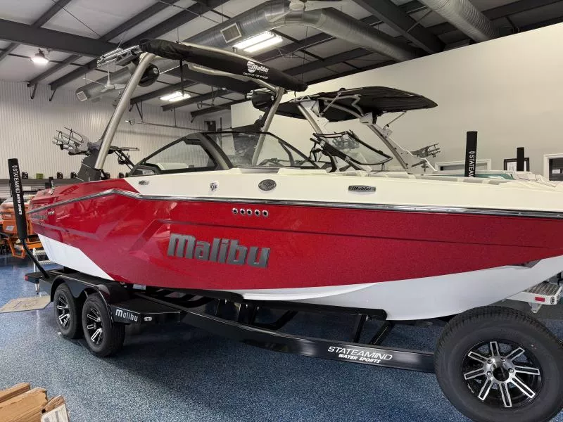 2025 Malibu 22MXZ - RED Ski/Wakeboard