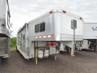 2002 C&C 2002 C&C 2 HORSE STRAIGHT LOAD W/LIVING QUARTERS 