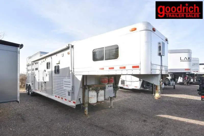 2002 C and C Trailers STRAIGHT LOAD LIVING QUARTERS Horse Trailer