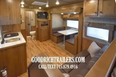 2027 LAKOTA LEGACY 8413 LIVING QUARTERS HORSE TRAILER