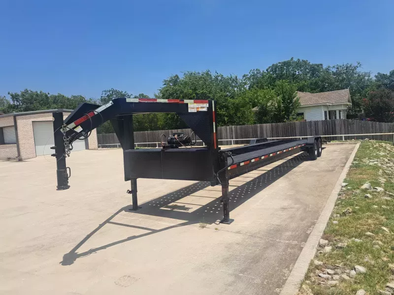 2019 Texas Pride 2-Car 40ft Gooseneck w/All Upgrades & 12klb Winch - CA74016KGN