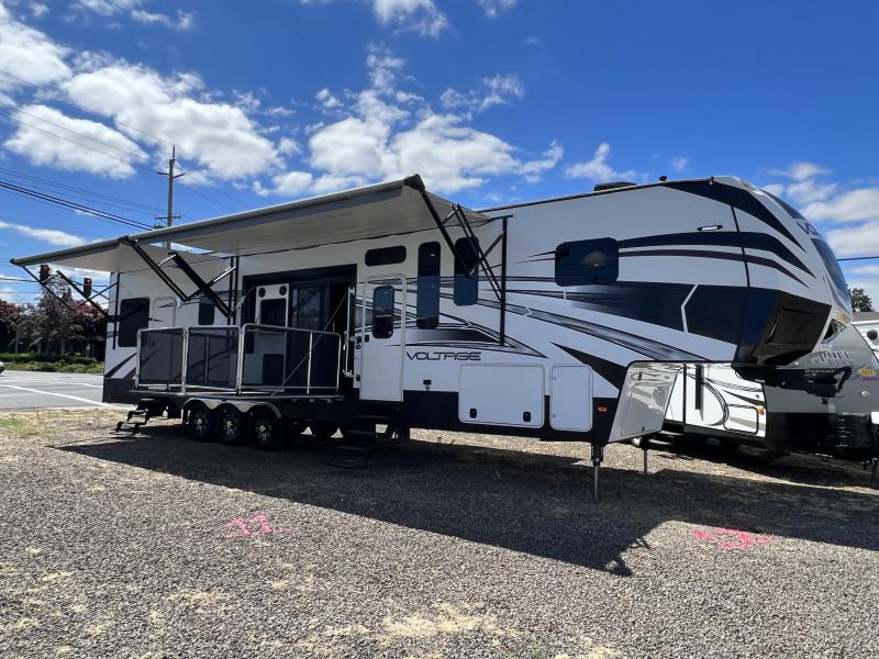 2016 Dutchman Voltage 4150 with 2 slide outs! 2016 Dutchman Voltage 4150 with 2 slide outs!