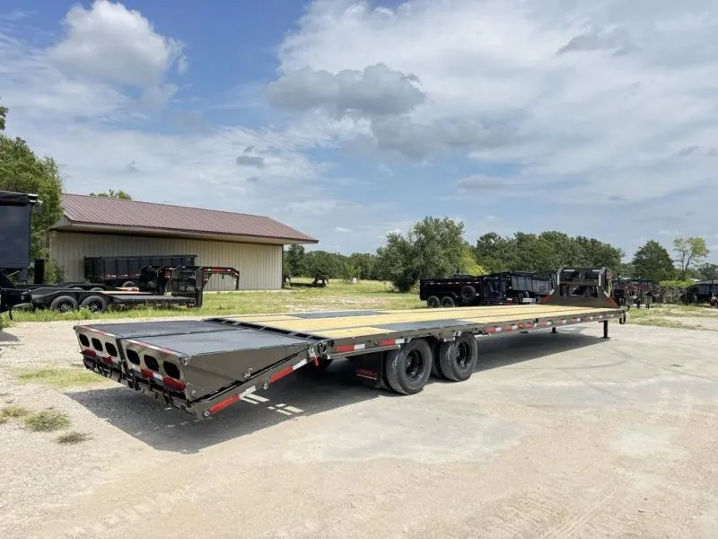 2026 MAXX-D Trailers LKX 40' X 102" Gooseneck Deckover Flatbed