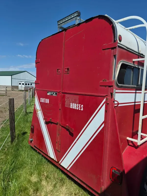 used Horse Trailers Lazy-N  for sale, in Cedar Rapids, IA Thumbnail 2