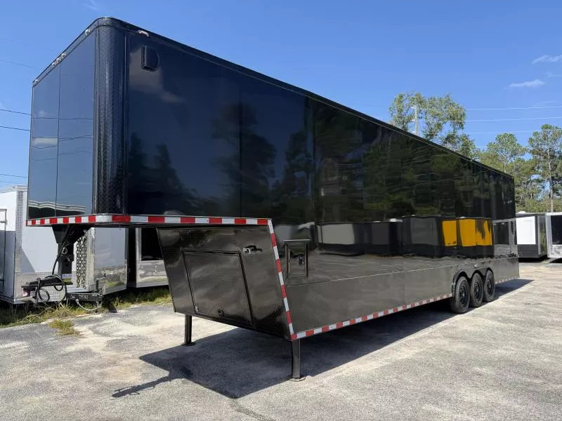 2025  SDG 8.5x40 Gooseneck Cargo / Enclosed Trailer