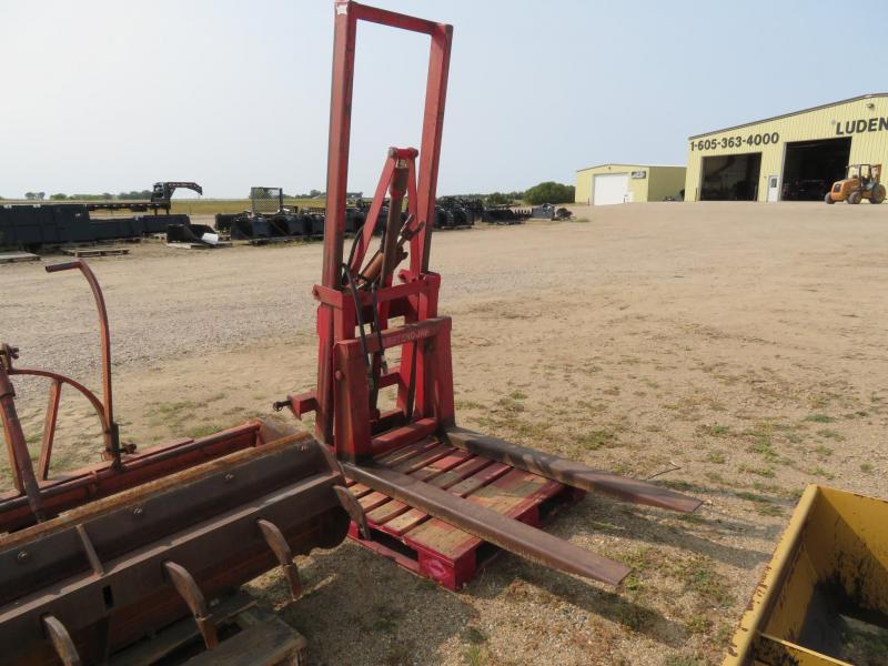 Westendorf Thrifty Lift 3 Point Forklift - Pallet Fork Westendorf Thrifty Lift 3 Point Forklift - Pallet Fork