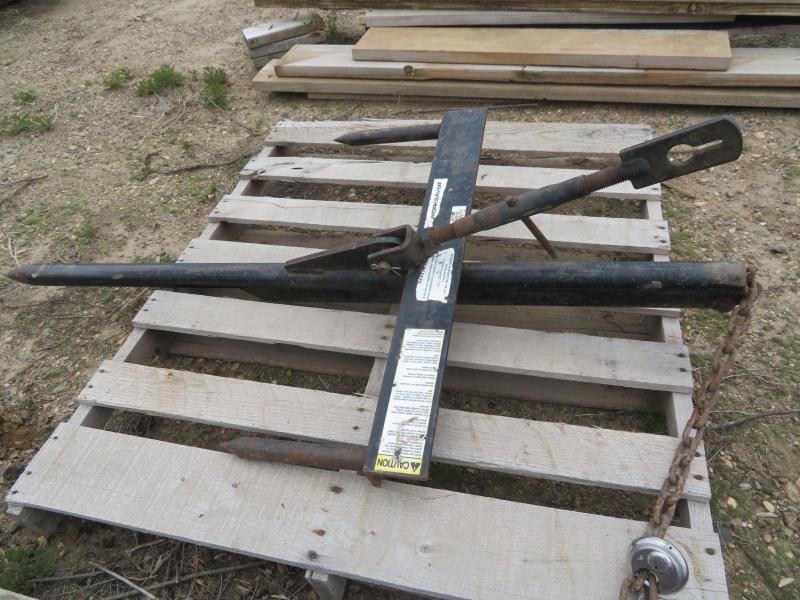 Worksaver Bucket Mount Bale Spear for Loader Worksaver Bucket Mount Bale Spear for Loader