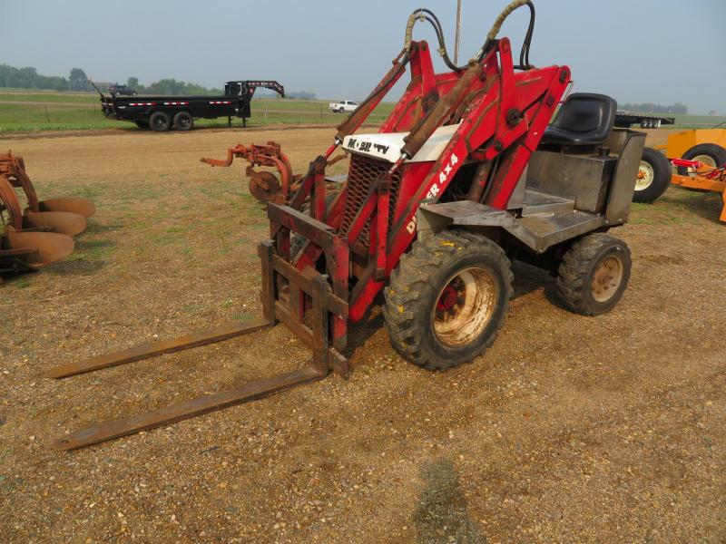 Mobility 4 x 4 Dipper with Pallet Forks Mobility 4 x 4 Dipper with Pallet Forks