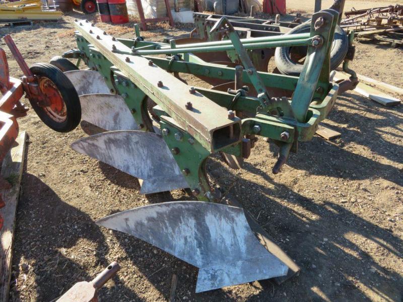 Used John Deere 4 Bottom Plow - 3 Point Used John Deere 4 Bottom Plow - 3 Point