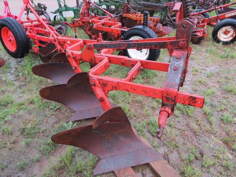 Used Allis Chalmers 3 Bottom Plow - 3 Point Used Allis Chalmers 3 Bottom Plow - 3 Point