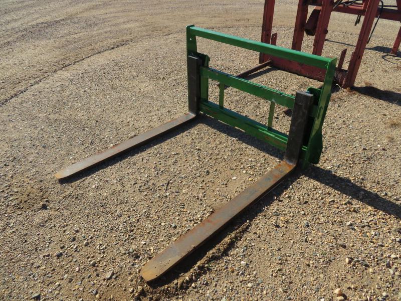 Worksaver Pallet Forks for JD 400/500 QT Loader Worksaver Pallet Forks for JD 400/500 QT Loader