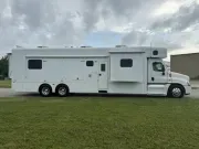 used Camper / RV Showhauler  for sale, in Cuba, MO Thumbnail 2