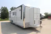 2027 Intech 28' Icon W/Full Bath Package 