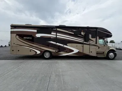 2016 Jayco 37FS Motorcoach