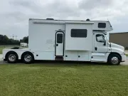 used Camper / RV Renegade  for sale, in Cuba, MO Thumbnail 3