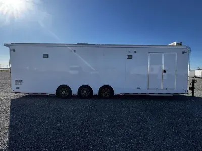2018 Intech 32' Icon 