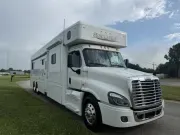 used Camper / RV Showhauler  for sale, in Cuba, MO Thumbnail 3