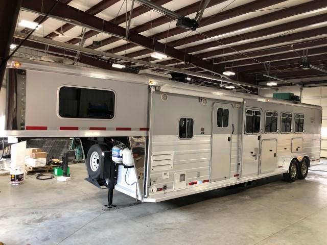 2008 Logan Coach 7309 XTR Horse Trailer 2008 Logan Coach 7309 XTR Horse Trailer