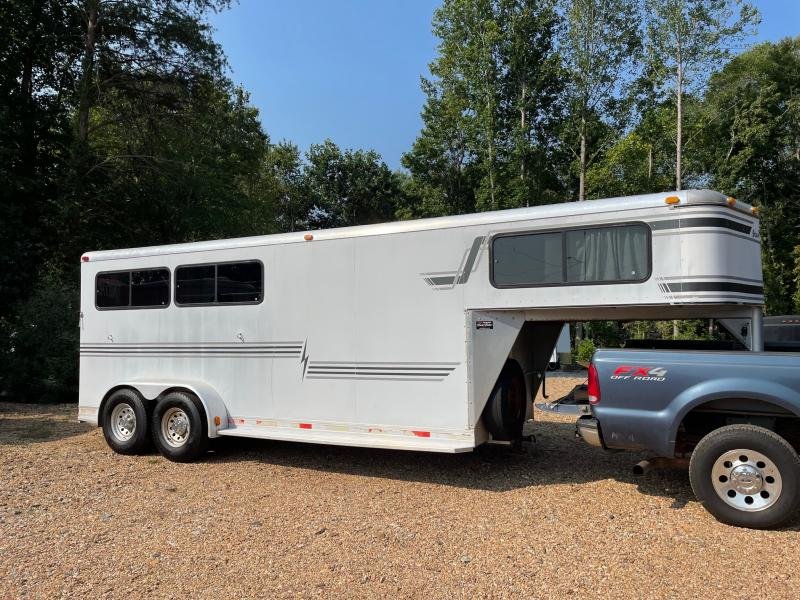 1999 Silver Star 3 Horse Slant Load Gooseneck Horse Trailer 1999 Silver Star 3 Horse Slant Load Gooseneck Horse Trailer
