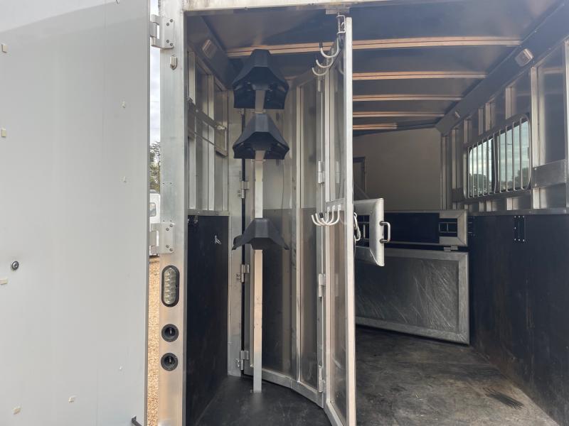 used Horse Trailers Lakota  for sale, in Campobello, SC Thumbnail 8