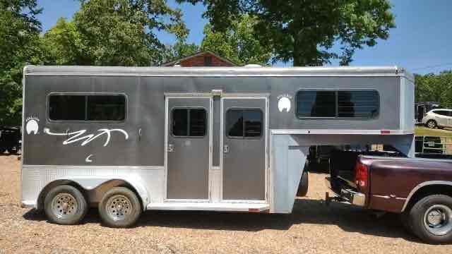 2007 Homesteader 2 Horse Goose Neck Trailer Horse Trailer 2007 Homesteader 2 Horse Goose Neck Trailer Horse Trailer
