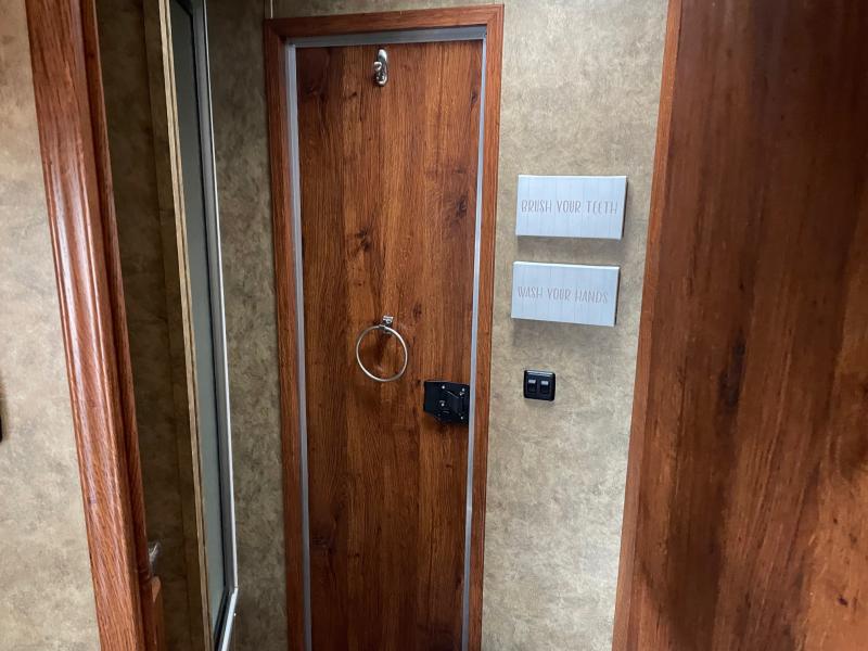 used Horse Trailers Lakota  for sale, in Campobello, SC Thumbnail 18