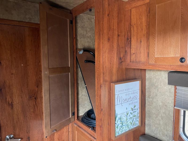 used Horse Trailers Lakota  for sale, in Campobello, SC Thumbnail 23