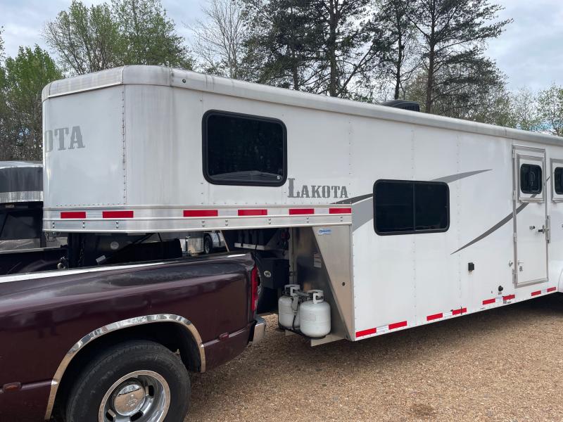used Horse Trailers Lakota  for sale, in Campobello, SC Thumbnail 5
