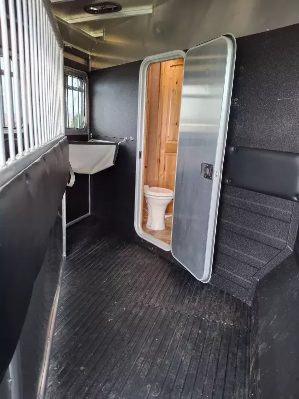 used Horse Trailers Logan Coach Trailers  for sale, in Yakima, WA Thumbnail 7