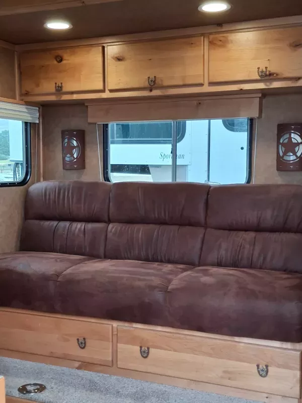 used Horse Trailers Logan Coach Trailers  for sale, in Yakima, WA Thumbnail 9