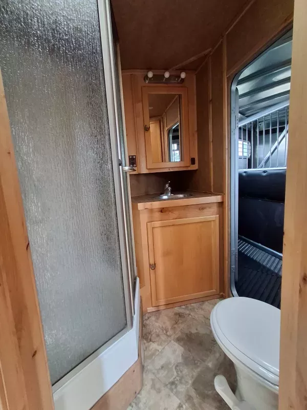 used Horse Trailers Logan Coach Trailers  for sale, in Yakima, WA Thumbnail 15
