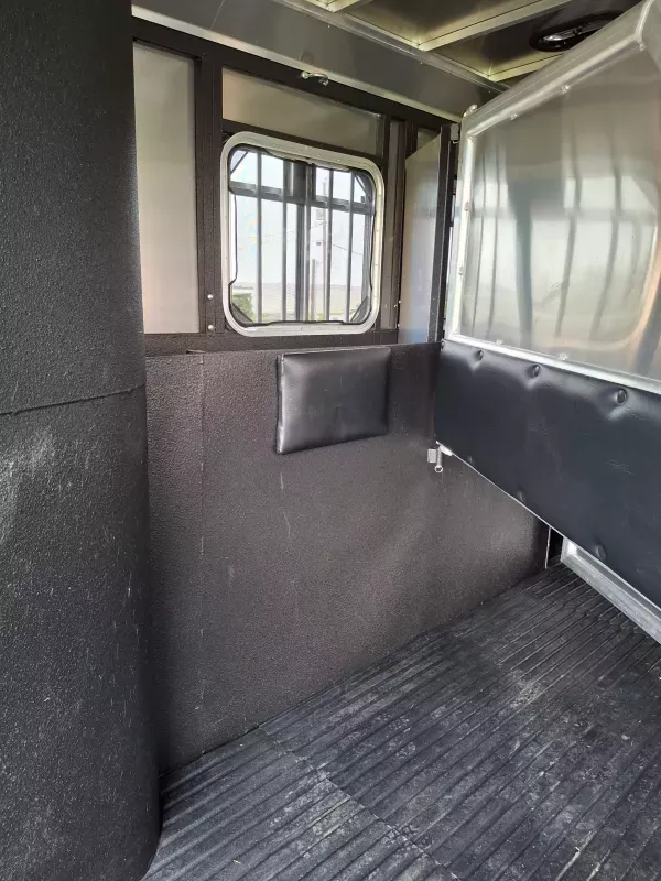 used Horse Trailers Logan Coach Trailers  for sale, in Yakima, WA Thumbnail 5