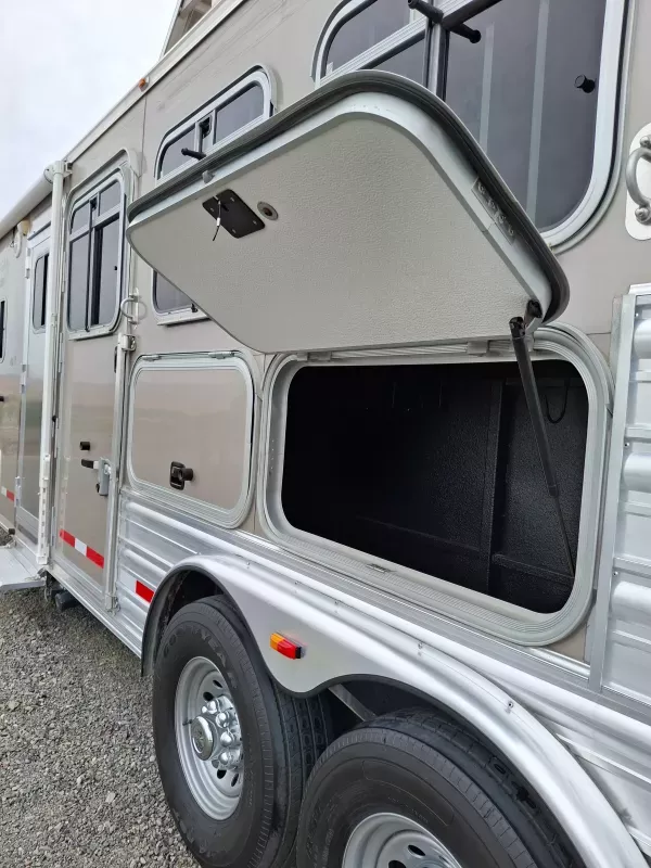 used Horse Trailers Logan Coach Trailers  for sale, in Yakima, WA Thumbnail 16