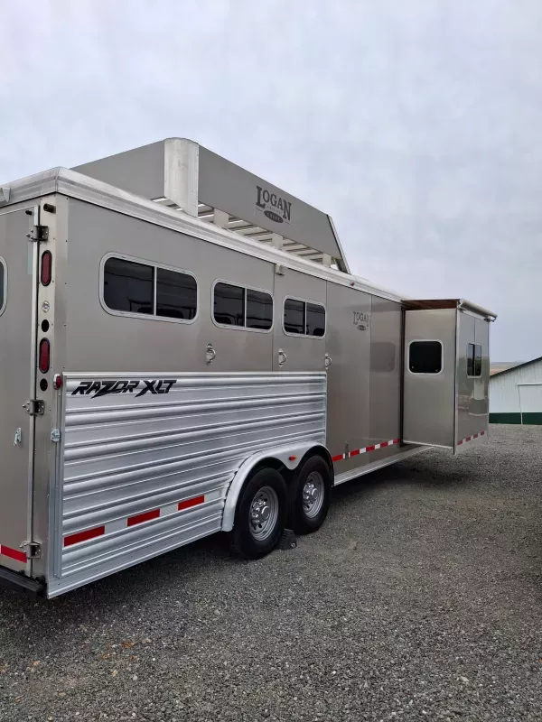used Horse Trailers Logan Coach Trailers  for sale, in Yakima, WA Thumbnail 2
