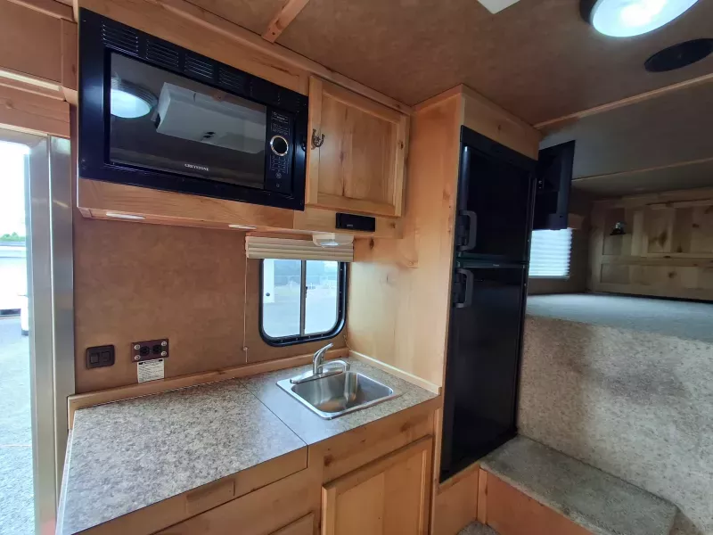 used Horse Trailers Logan Coach Trailers  for sale, in Yakima, WA Thumbnail 8