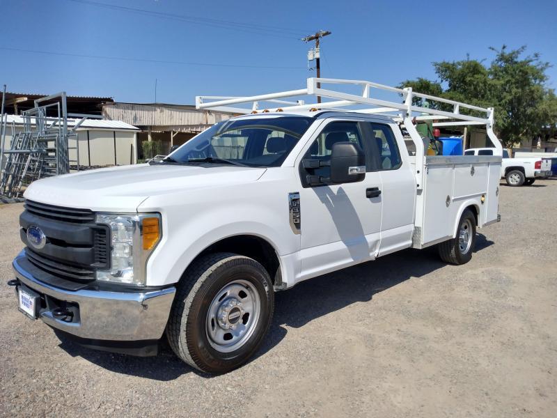 2017 Ford F-350 4D XL CONCRETE TRUCK Truck 2017 Ford F-350 4D XL CONCRETE TRUCK Truck